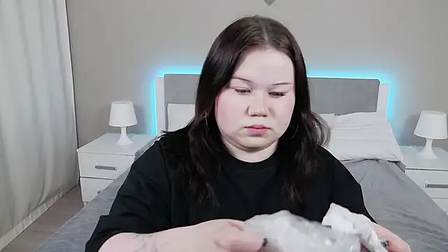 EvaNova  online show from November 2025 04:27:02 AM