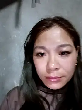 Lyla john online show from February 2026 11:27:01 PM