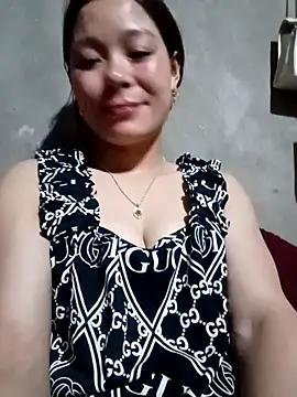 Lyla john online show from February 2026 12:38:01 PM