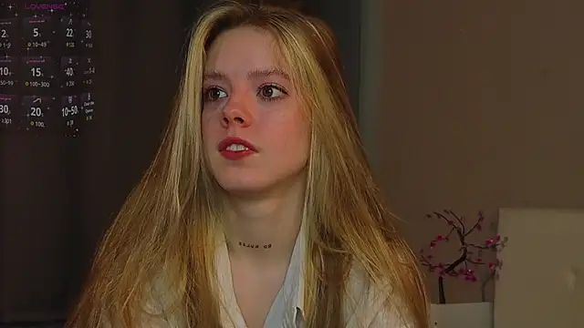 Snapshot of TiffinyMergist chatting on December 2025 08:46:01 PM TiffinyMergist online show from December 2025 08:46:01 PM