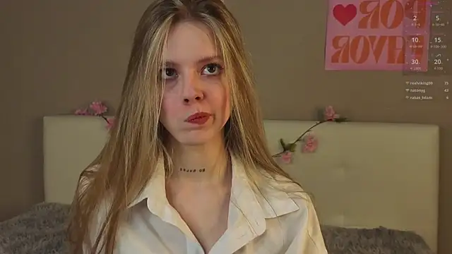 Snapshot of TiffinyMergist chatting on December 2025 08:30:02 PM TiffinyMergist online show from December 2025 08:30:02 PM