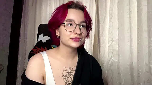 Snapshot of TheaMacrae chatting on November 2025 12:20:01 PM TheaMacrae online show from November 2025 12:20:01 PM