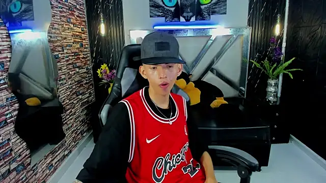 Arthur Loui online show from November 2025 08:01:01 PM