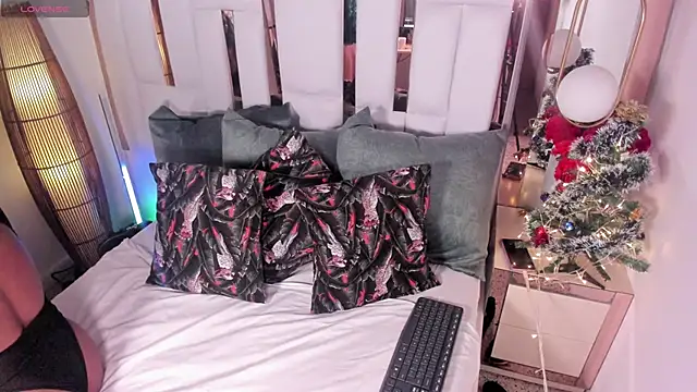 miadraven online show from December 2025 09:37:02 PM