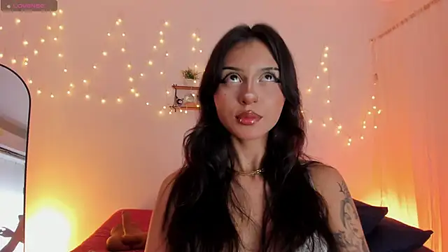 Tamara Aluna  online show from May 2026 10:52:02 PM