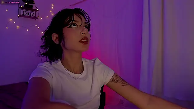 Tamara Aluna  online show from January 2026 10:13:01 PM