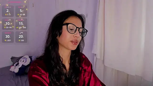 Tamara Aluna  online show from December 2025 07:24:01 PM