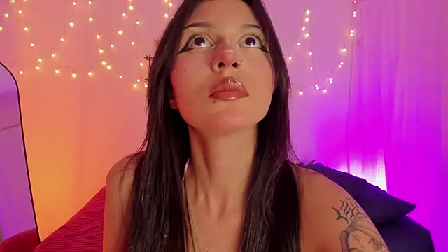 Tamara Aluna  online show from May 2026 11:41:01 PM