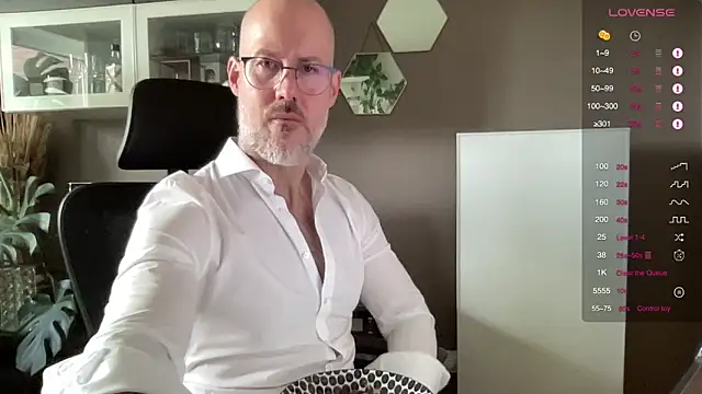 Snapshot of the_new_fit_rubinho chatting on May 2026 07:45:02 AM the new fit rubinho online show from May 2026 07:45:02 AM
