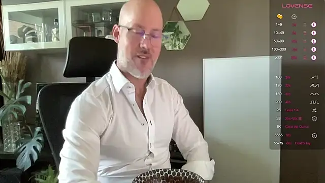 Snapshot of the_new_fit_rubinho chatting on May 2026 07:50:01 AM the new fit rubinho online show from May 2026 07:50:01 AM
