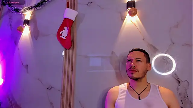 Aron and molly online show from December 2025 12:08:01 PM