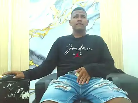 Snapshot of StraightBigCockk chatting on November 2025 02:04:01 AM StraightBigCockk online show from November 2025 02:04:01 AM