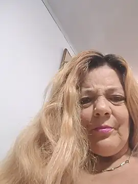 karlaanqui1 online show from December 2025 10:01:02 PM