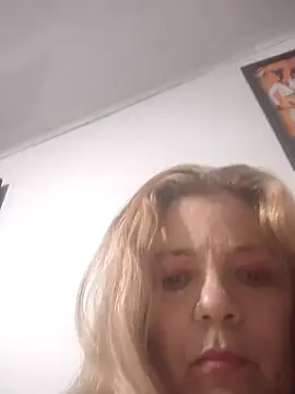 karlaanqui1 online show from April 2026 11:00:02 PM