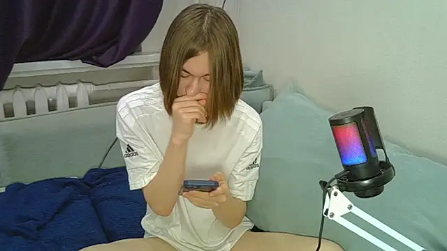 kr1sfemboy online show from November 2025 07:40:01 PM