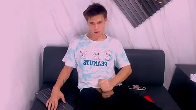 Liam York  online show from March 2026 08:27:02 AM