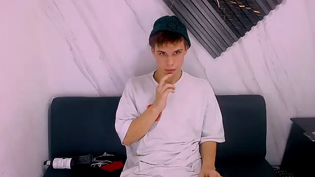 Liam York  online show from March 2026 03:52:01 AM