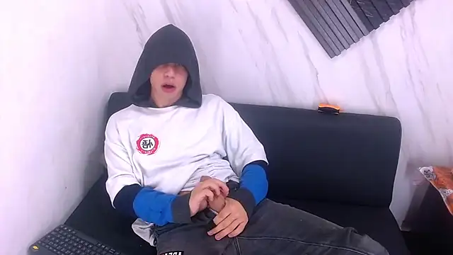 Liam York  online show from February 2026 08:30:01 PM