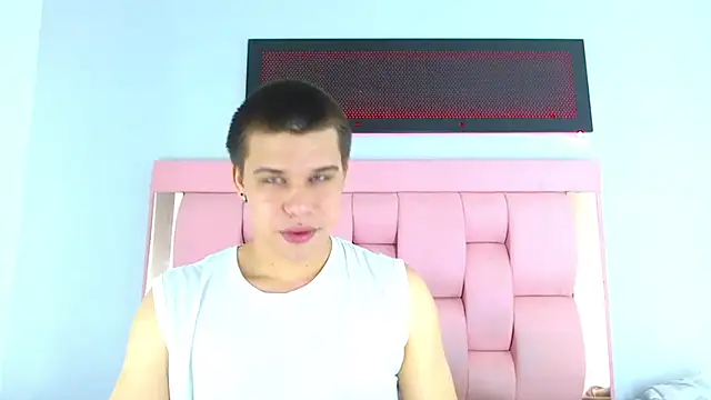 Liam York  online show from December 2025 07:45:01 PM