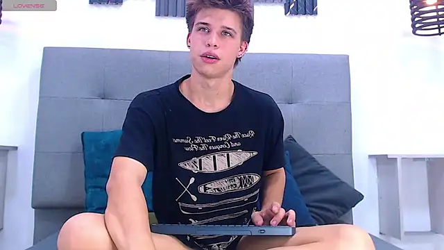 Liam York  online show from March 2026 07:26:02 PM