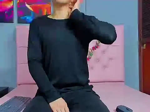 ElanGiraldo online show from November 2025 10:21:02 PM