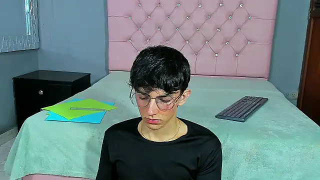 ElanGiraldo online show from January 2026 09:52:02 PM