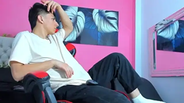 ElanGiraldo online show from November 2025 10:35:01 PM