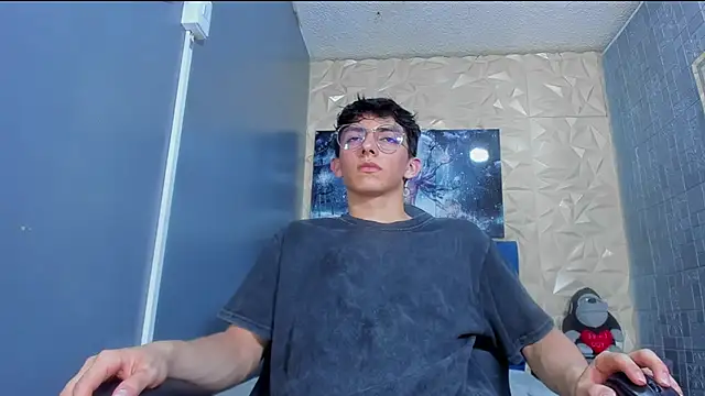 ElanGiraldo online show from June 2026 11:35:01 PM