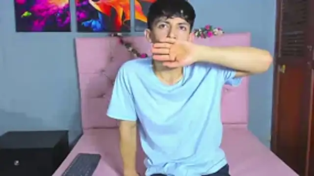 ElanGiraldo online show from November 2025 10:10:01 PM