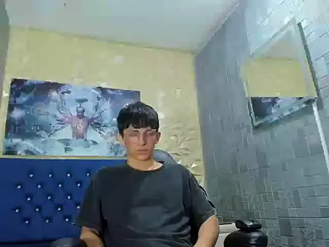 ElanGiraldo online show from March 2026 01:00:02 AM