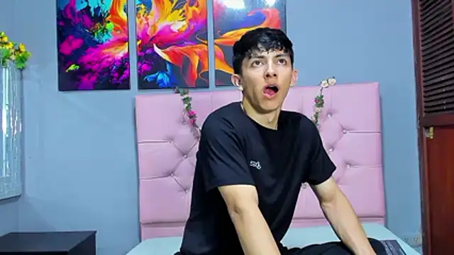 ElanGiraldo online show from November 2025 10:32:01 PM