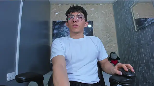 ElanGiraldo online show from June 2026 11:16:01 PM