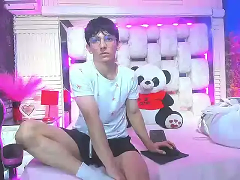 ElanGiraldo online show from March 2026 12:01:02 AM