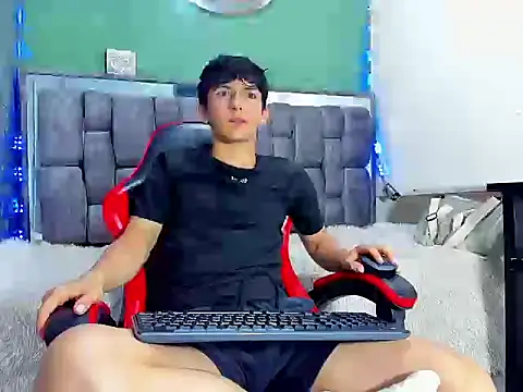 ElanGiraldo online show from April 2026 11:06:01 PM