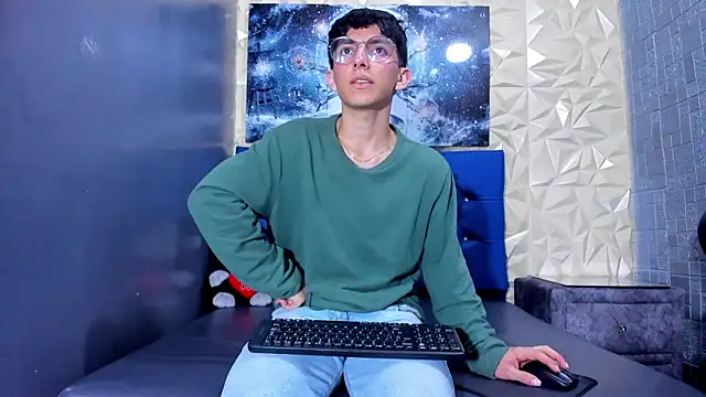 ElanGiraldo online show from April 2026 09:48:02 PM