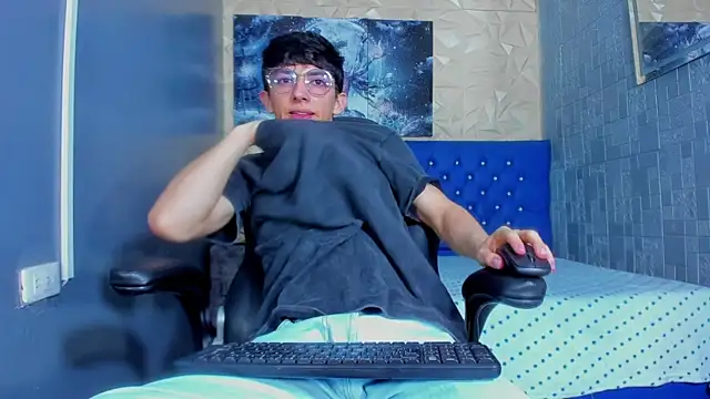 ElanGiraldo online show from July 2026 10:54:02 PM