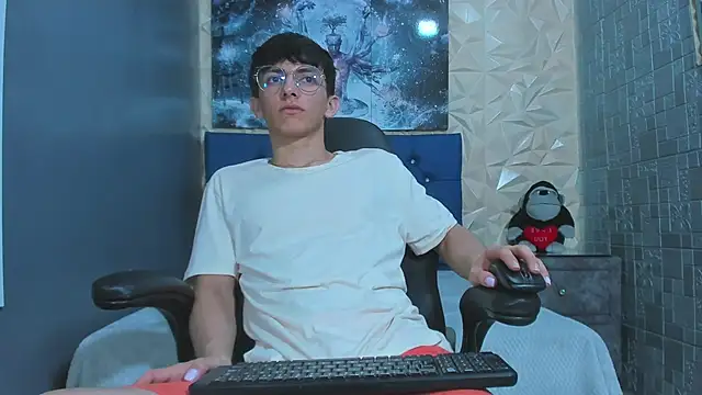 ElanGiraldo online show from May 2026 11:19:02 PM