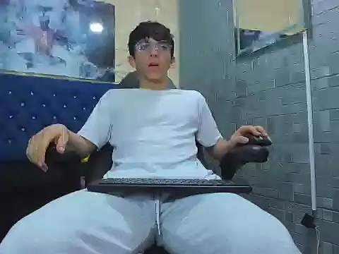 ElanGiraldo online show from March 2026 11:27:01 PM