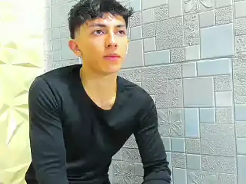 ElanGiraldo online show from November 2025 10:26:02 PM