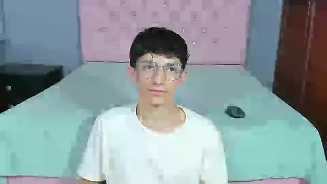 ElanGiraldo online show from January 2026 10:47:01 PM