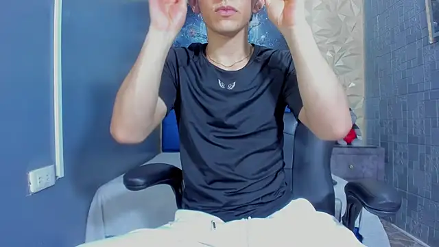 ElanGiraldo online show from July 2026 10:32:02 PM