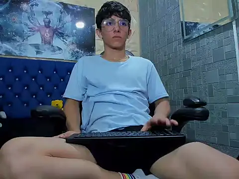 ElanGiraldo online show from March 2026 11:13:01 PM