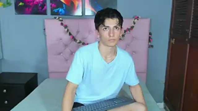 ElanGiraldo online show from December 2025 10:26:02 PM