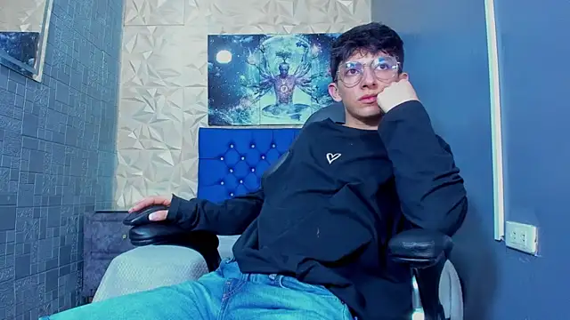 ElanGiraldo online show from June 2026 11:10:02 PM