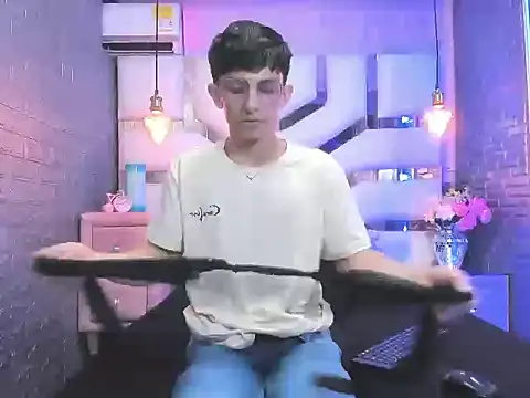 ElanGiraldo online show from April 2026 09:40:01 PM