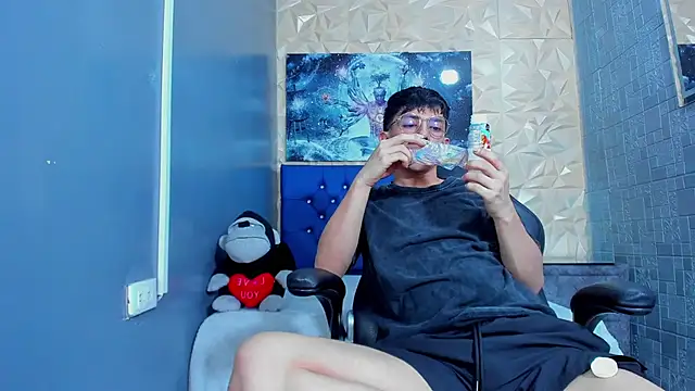 ElanGiraldo online show from May 2026 11:46:02 PM