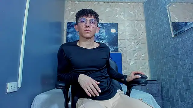 ElanGiraldo online show from May 2026 11:21:02 PM