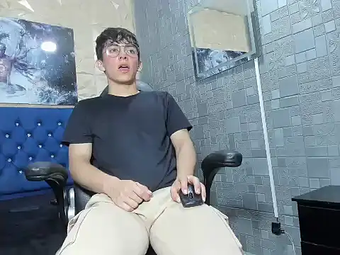 ElanGiraldo online show from March 2026 01:43:02 AM