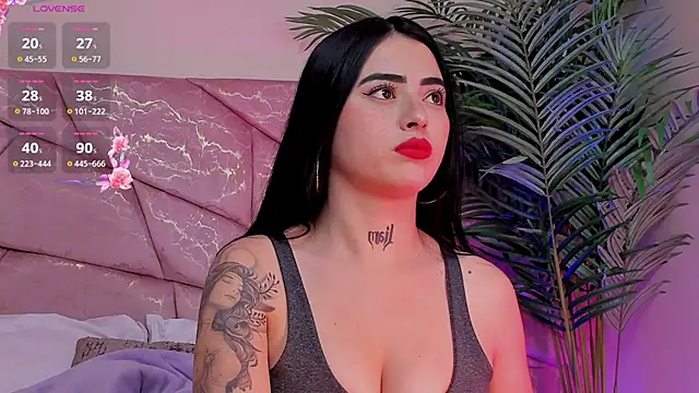 Snapshot of _Naomi_Fox_ chatting on December 2025 05:29:02 AM Naomi Fox online show from December 2025 05:29:02 AM