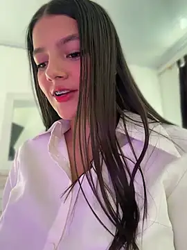 EmmiiGlow online show from April 2026 08:58:02 PM